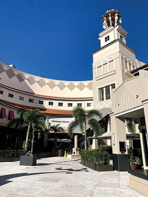 Aventura Mall First Reopen Day during COVID-19 Coronavirus Pandemic. Most  Stores Still Closed Editorial Image - Image of coronavirus, malls: 183696825